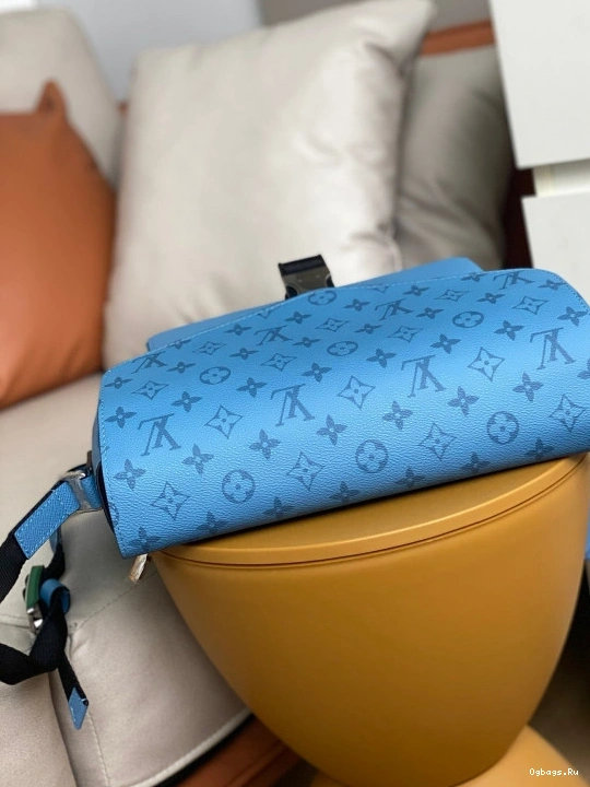 NEW LOUIS MESSENGER VUITTON 0112